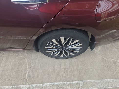 Certified 2024 Nissan Altima 2.5 SV FWD image 2
