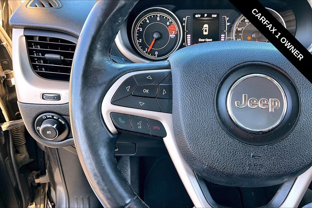 Used 2016 Jeep Cherokee Latitude w/ Safety/Convenience Group AWD/4WD image 16