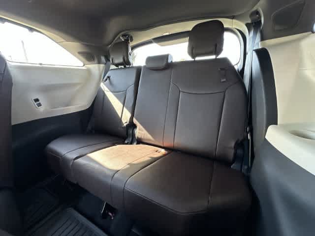 Used 2023 Toyota Sienna Platinum AWD/4WD image 20