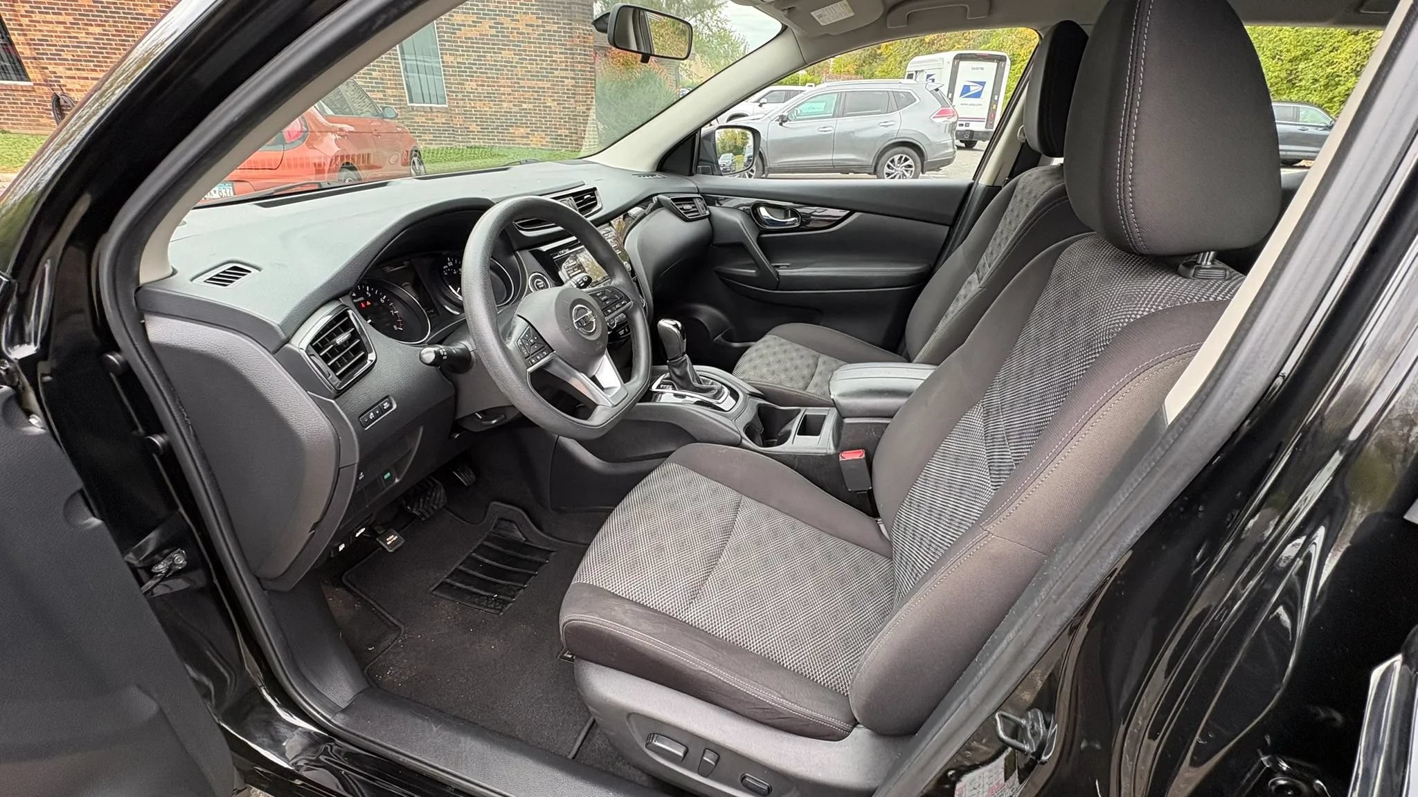 Used 2017 Nissan Rogue Sport SV FWD image 21