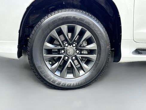 Used 2023 Lexus GX 460 Premium image 32