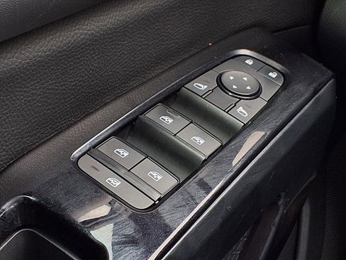 Used 2022 Nissan Pathfinder SV w/ SV Black Package image 19