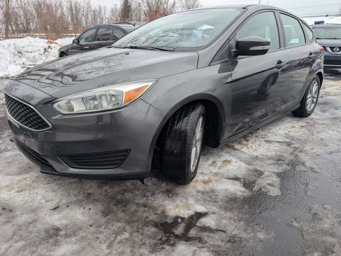 Used 2015 Ford Focus SE image 2