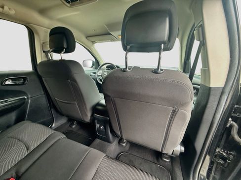 Used 2019 Dodge Journey SE w/ Connectivity Group FWD image 26