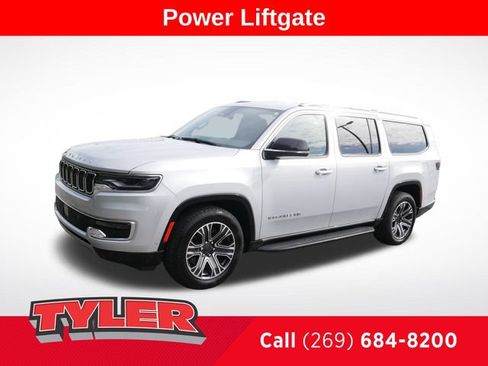 Used 2024 Jeep Wagoneer L Series II w/ Flexible Seating Group AWD/4WD image 3