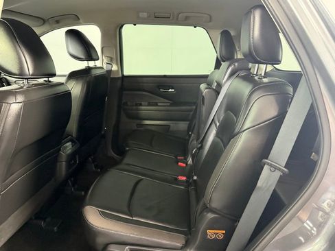 Used 2023 Nissan Pathfinder SL FWD image 25