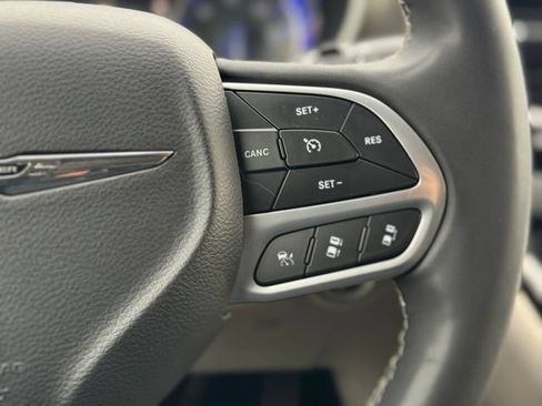 Used 2022 Chrysler Pacifica Touring-L FWD image 24