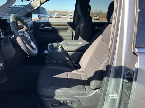 New 2026 GMC Sierra 1500 SLE image 12