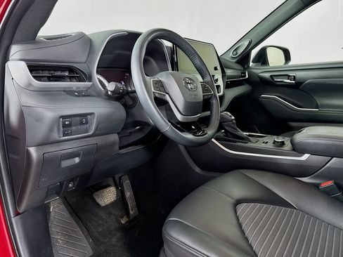 Certified 2024 Toyota Highlander XSE AWD/4WD image 9