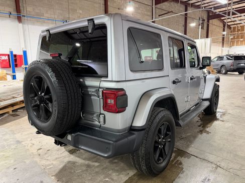 Used 2018 Jeep Wrangler Unlimited Sahara AWD/4WD image 6