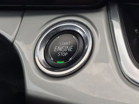 Used 2025 Chevrolet Trax LT FWD image 16