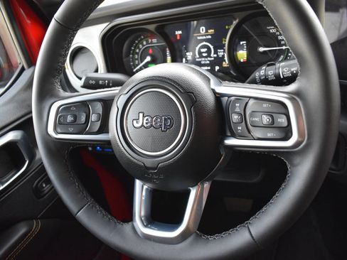 Used 2025 Jeep Wrangler Unlimited Sahara image 28