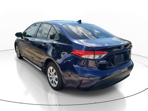 Used 2025 Toyota Corolla LE FWD image 5