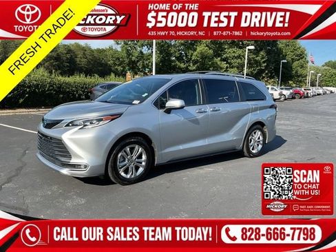 Used 2022 Toyota Sienna Platinum AWD/4WD image 1