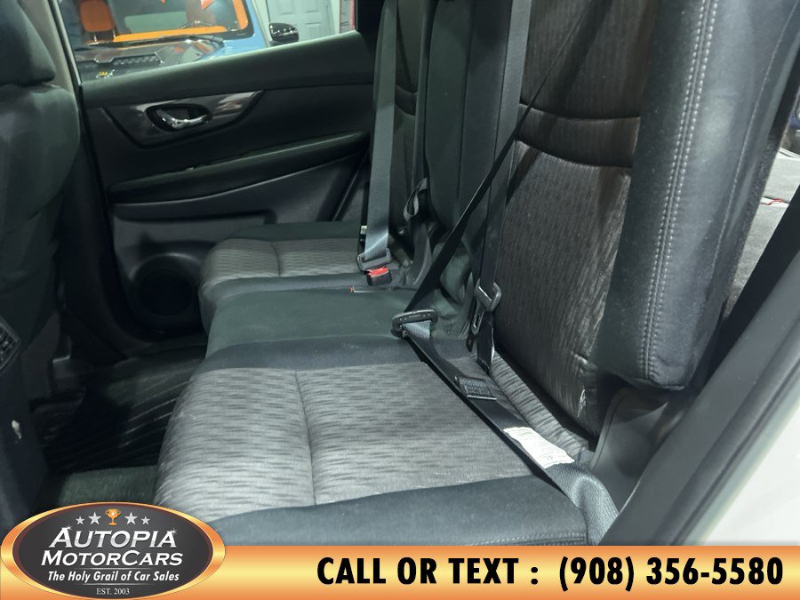 Used 2017 Nissan Rogue SV AWD/4WD image 16