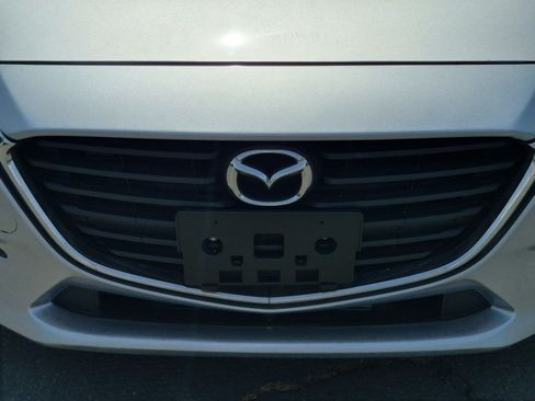 Used 2018 MAZDA MAZDA3 Sport w/ Preferred Equipment Package FWD image 10