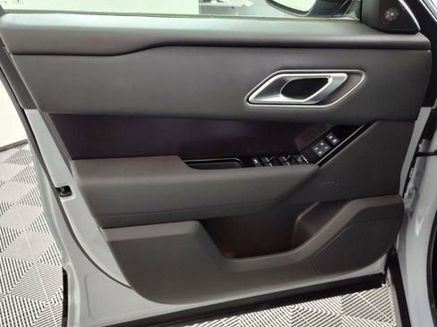 Used 2026 Land Rover Range Rover Velar Dynamic SE image 10
