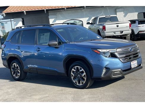 Used 2025 Subaru Forester Premium image 8