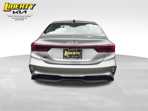 Used 2022 Kia Forte LXS FWD image 6