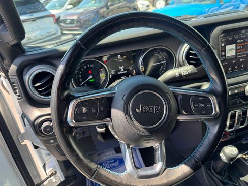 Used 2023 Jeep Wrangler Unlimited Rubicon 4xe w/ Cold Weather Group AWD/4WD image 21