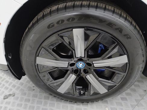 Used 2025 BMW iX xDrive50 w/ Sport Package image 8