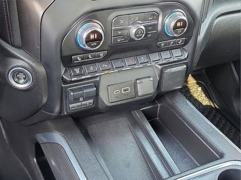 Used 2023 GMC Sierra 2500 AT4 w/ AT4 Premium Plus Package image 17