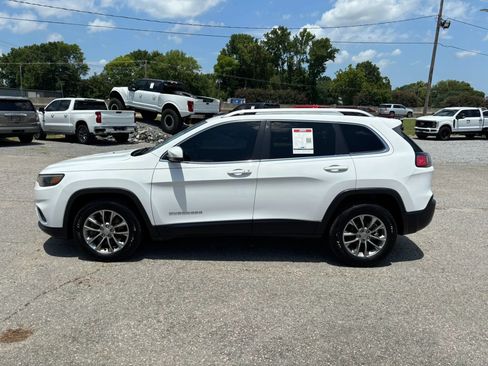 Used 2020 Jeep Cherokee Latitude Plus FWD image 2