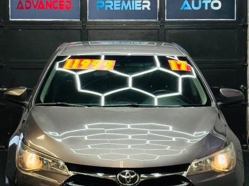 Used 2017 Toyota Camry SE image 5