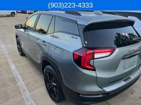 Used 2024 GMC Terrain SLE w/ Elevation Edition FWD image 4
