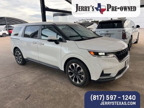 Used 2024 Kia Carnival EX image 2