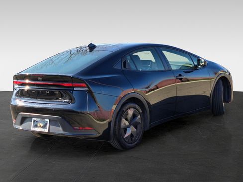 Used 2024 Toyota Prius LE image 5