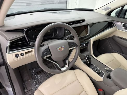 Used 2023 Cadillac XT6 Premium Luxury FWD image 4