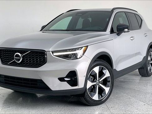 Certified 2025 Volvo XC40 B5 Plus image 16
