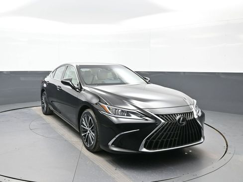 Used 2024 Lexus ES 300h w/ Premium Package image 3