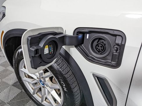 Certified 2022 BMW X5 xDrive45e w/ Parking Assistance Package image 13