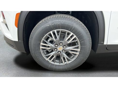 New 2026 Chevrolet Traverse LT w/ Driver Confidence Package AWD/4WD image 36
