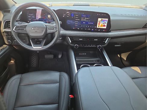 Certified 2025 Chevrolet Suburban Z71 image 12