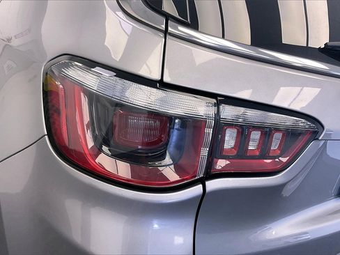 Used 2019 Jeep Compass Latitude image 23