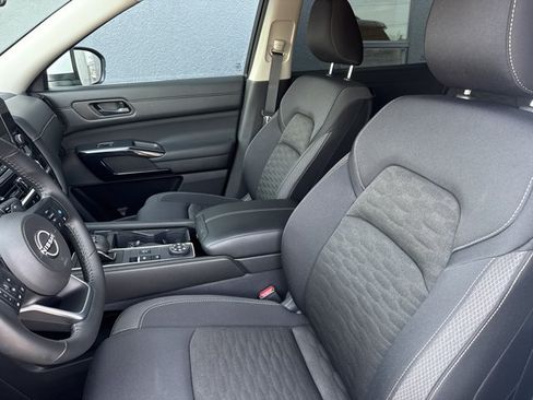 Certified 2025 Nissan Pathfinder SV w/ Black Appearance Package AWD/4WD image 5