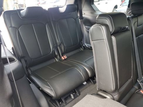 New 2025 Jeep Grand Cherokee L Limited w/ Black Appearance Package AWD/4WD image 21
