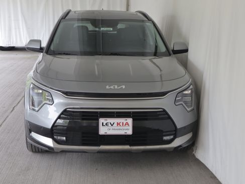 Used 2024 Kia Niro SX Touring FWD image 5