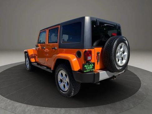 Used 2013 Jeep Wrangler Unlimited Sahara w/ Dual Top Group AWD/4WD image 6