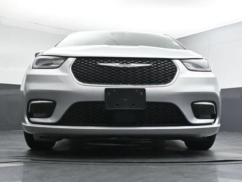 Used 2023 Chrysler Pacifica Touring-L FWD image 32