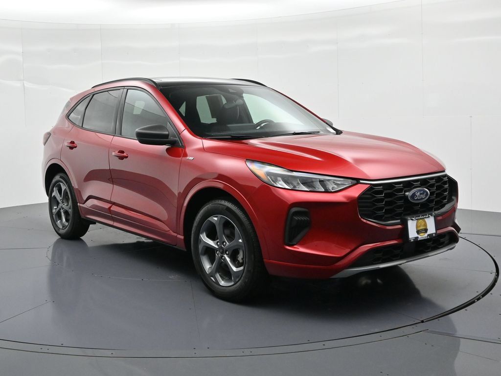 Used 2023 Ford Escape ST-Line w/ Tech Pack #1 AWD/4WD image 4