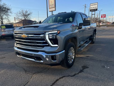 Used 2026 Chevrolet Silverado 2500 LTZ w/ LTZ Plus Package AWD/4WD image 3