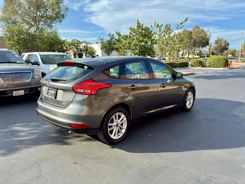 Used 2018 Ford Focus SE FWD image 8