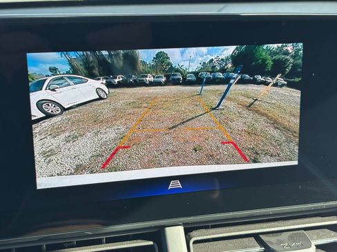 Used 2025 Chevrolet Trax LT w/ LT Convenience Package image 17