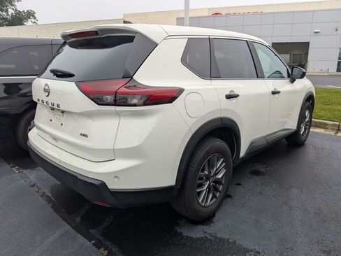 Used 2024 Nissan Rogue S AWD/4WD image 3