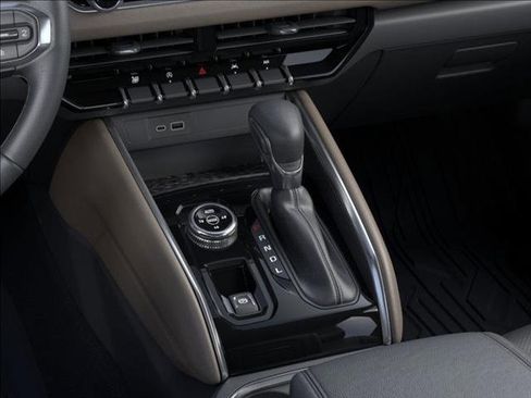 New 2025 GMC Canyon Denali w/ LPO, Denali Black Edition image 23