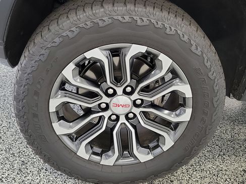 Used 2025 GMC Canyon Denali AWD/4WD image 5